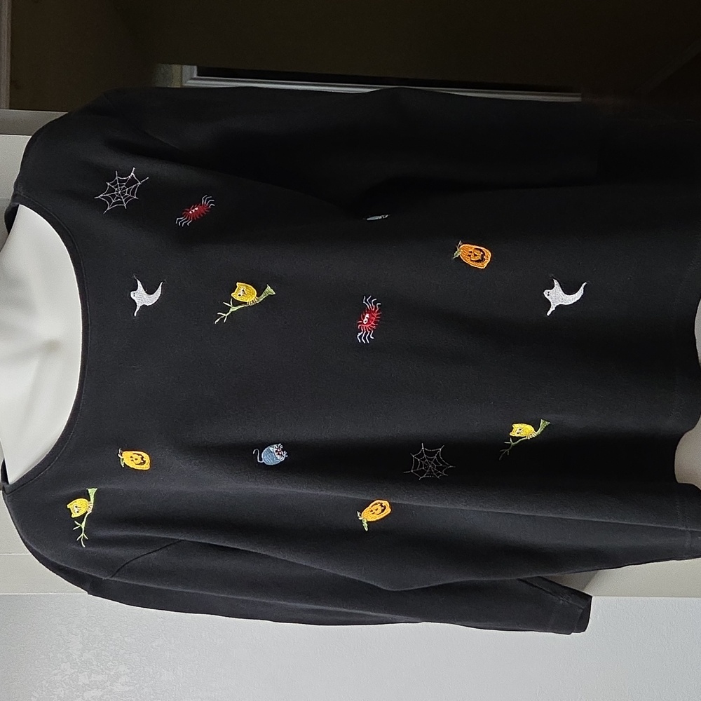 Onque Woman Black Halloween Themed Short Sleeve Tee